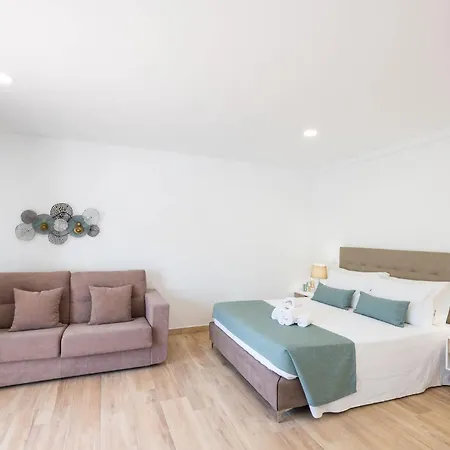 Pimenta - Short Walk To The *